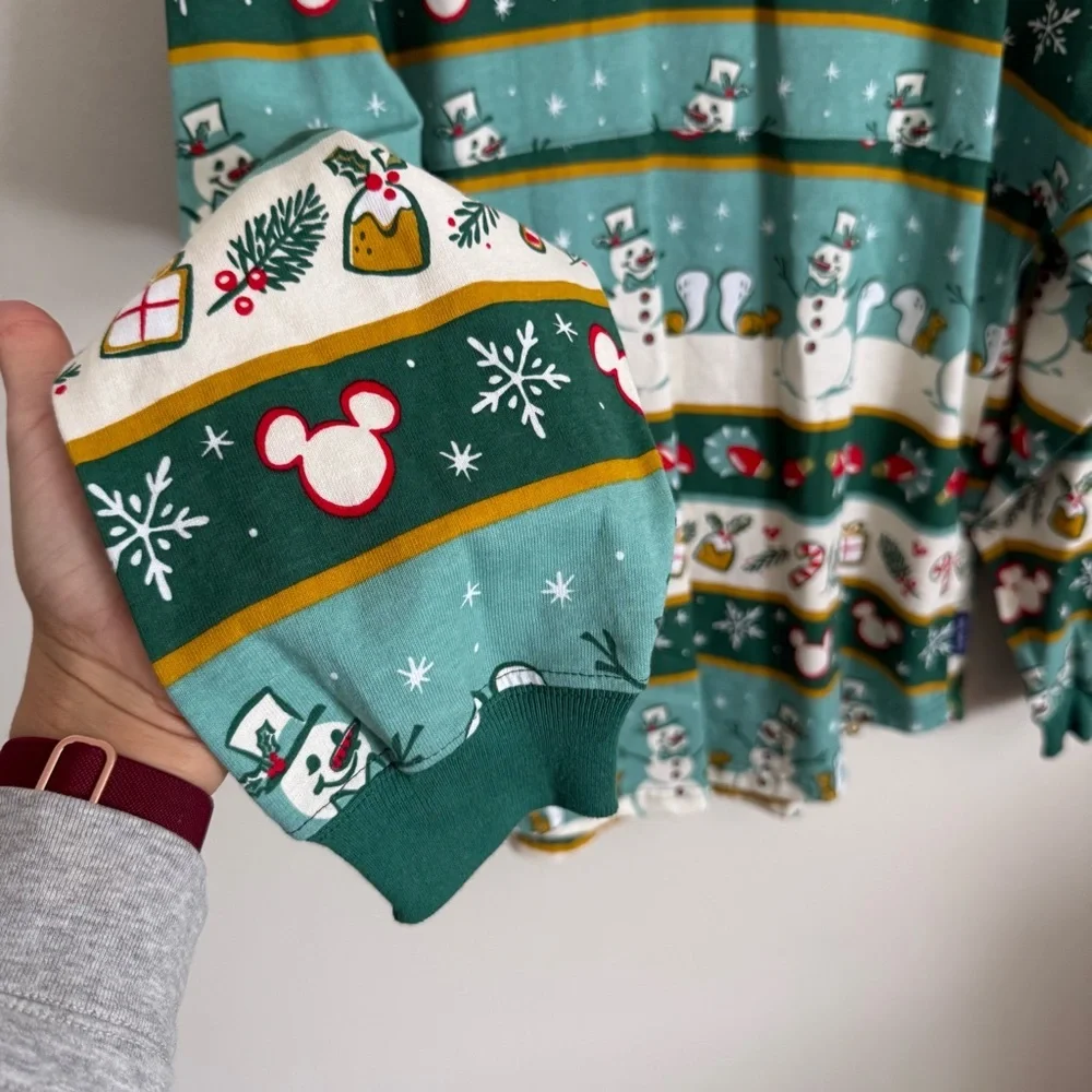 NWOT Disney Spirit Jersey Happy Holidays Long Sleeve Festive Shirt Medium - Picture 4 of 10